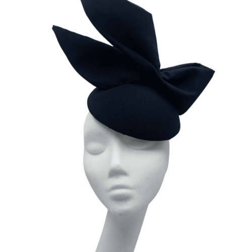 Black side bow structured headpiece.