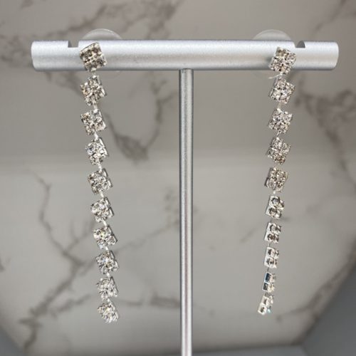Clear rhinestone dropdown bridal earring, this earring exudes a glamorous look. Perfect for the bride who wants more sparkle in her special wedding day bridal earrings. Size width 0.35cm x 5.5cm eardrop height.