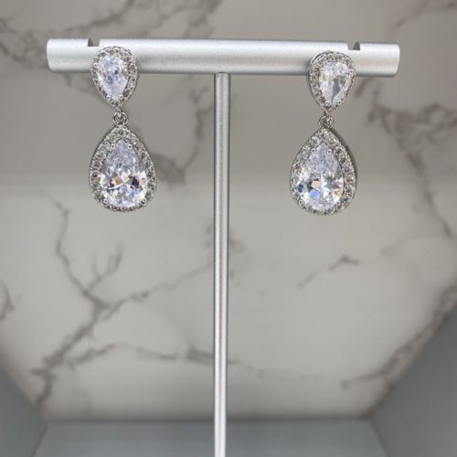 Clear Zircon dropdown bridal earring, this water drop earrings exudes a Hollywood glam look. Perfect for the bride who wants more sparkle in her special wedding day bridal earrings. Size width 1.2cm x 3.0cm ear drop height.