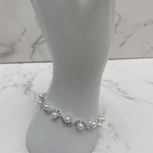 This bridal bracelet is perfect for brides who are wearing pearl earrings as it will tie in your jewellery nicely. This stunning pearl and clear stone bracelet is linked together in a 925 sterling silver plated bracelet. Bracelet length 18cm.