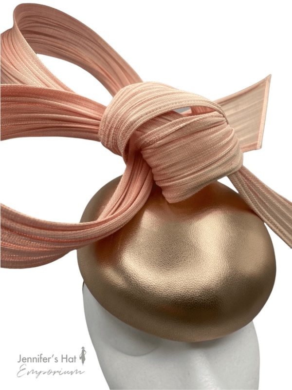 Rose gold base headpiece with blush pink swirl detail. Larger headpiece and quite a show stopper.