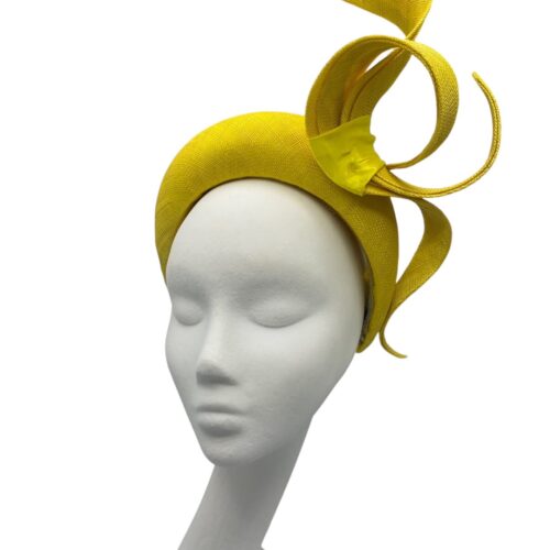 Yellow crown with stunning swirl detail.