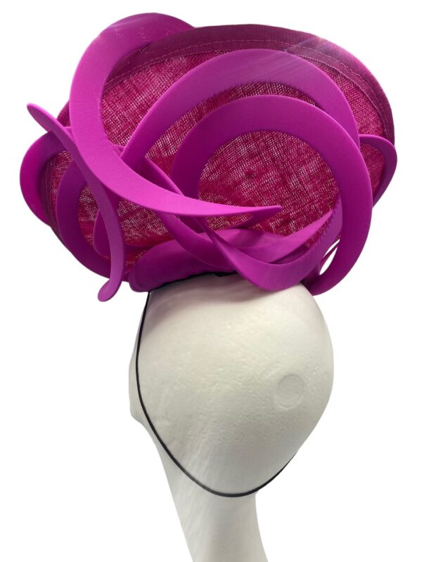 Beautiful pink saucer percher with beaded detail and matching pink swirls to the back. 